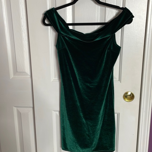 Urban outfitters green velvet bodycon dress. - Picture 2 of 7